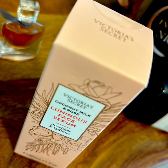 Victoria’s Secret Rose & coconut serum - Picture 5 of 5
